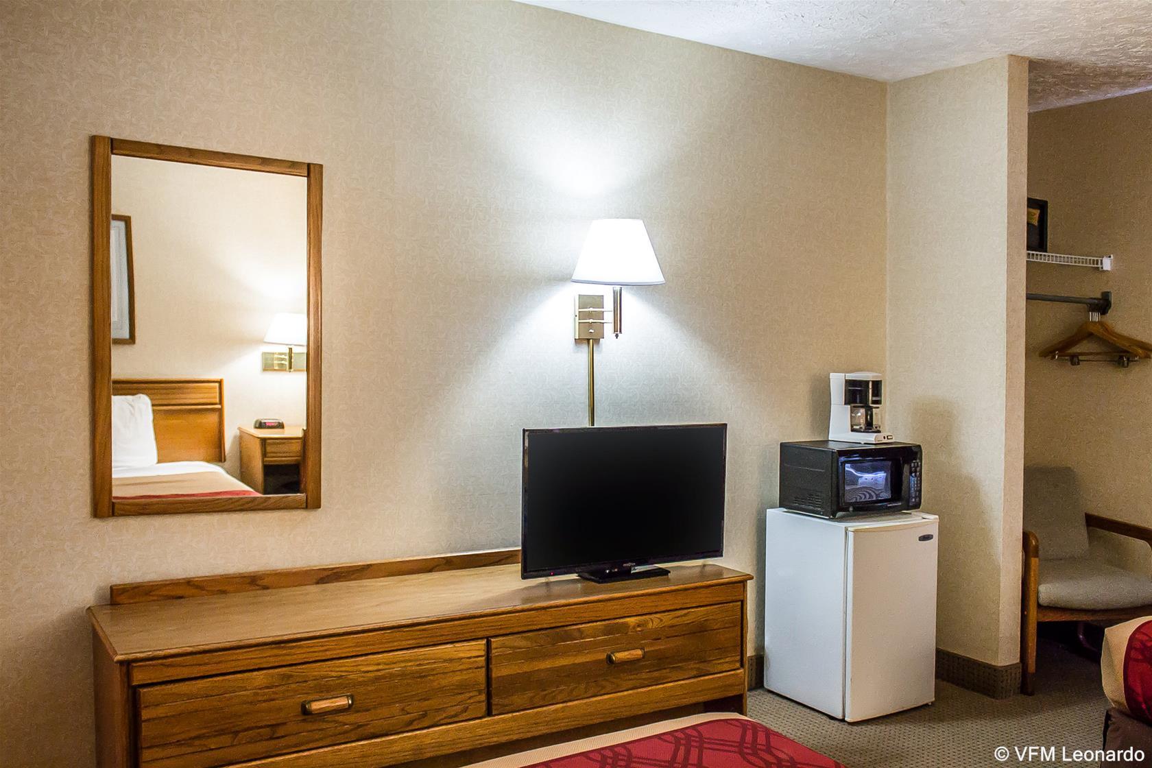 Econo Lodge Traverse City Exteriör bild