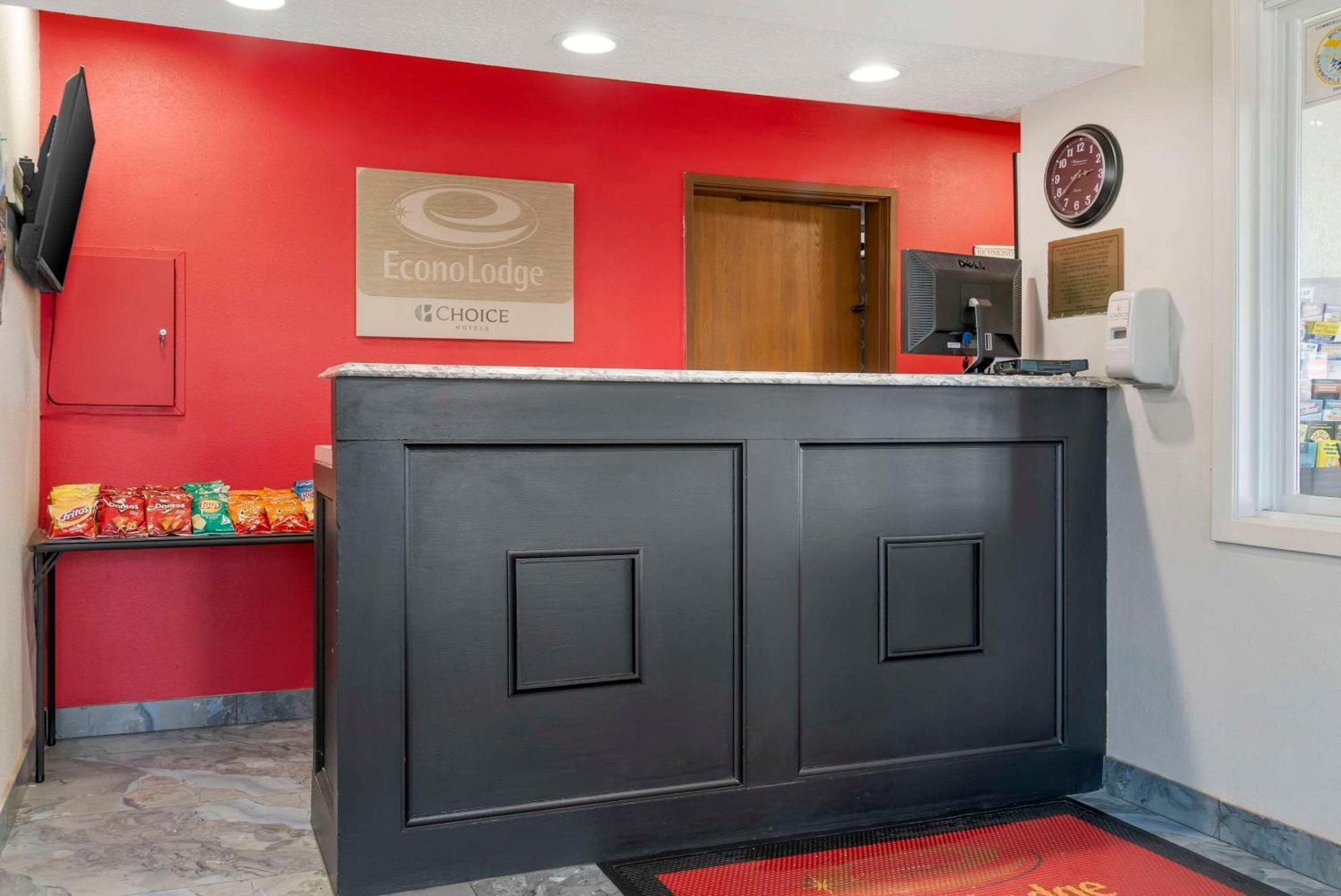 Econo Lodge Traverse City Exteriör bild