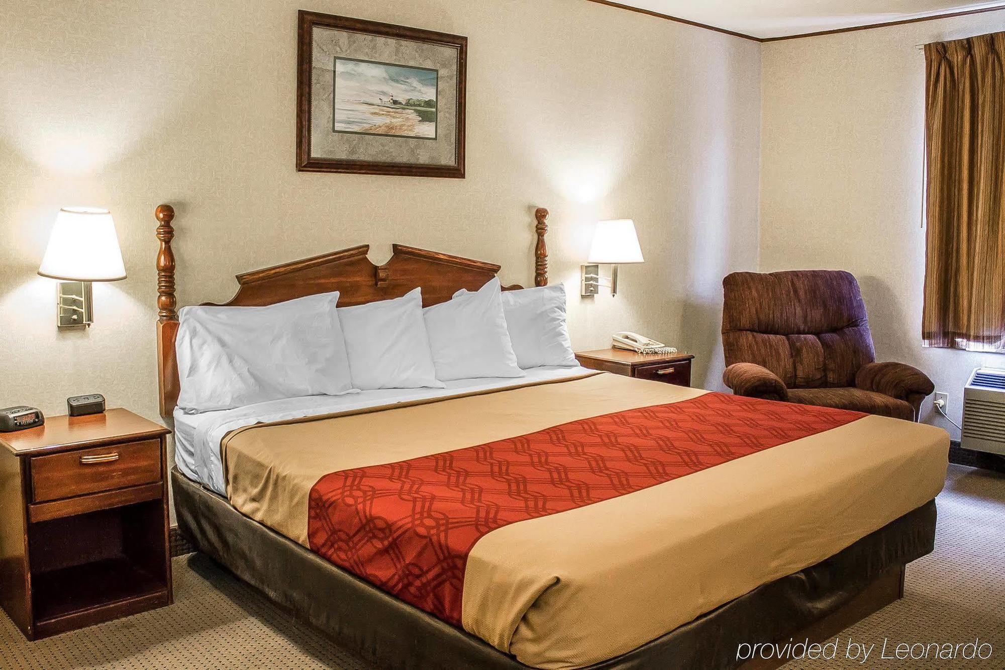 Econo Lodge Traverse City Exteriör bild